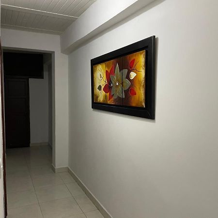 Apartamento Cerca A La Candelaria Y Hospitales Principales De Bogota Luaran gambar