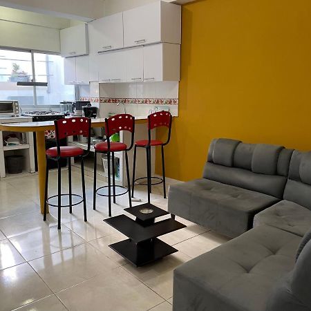 Apartamento Cerca A La Candelaria Y Hospitales Principales De Bogota Luaran gambar