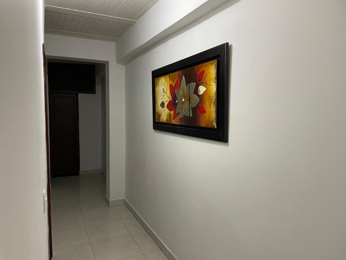 Apartamento Cerca A La Candelaria Y Hospitales Principales De Bogota Luaran gambar