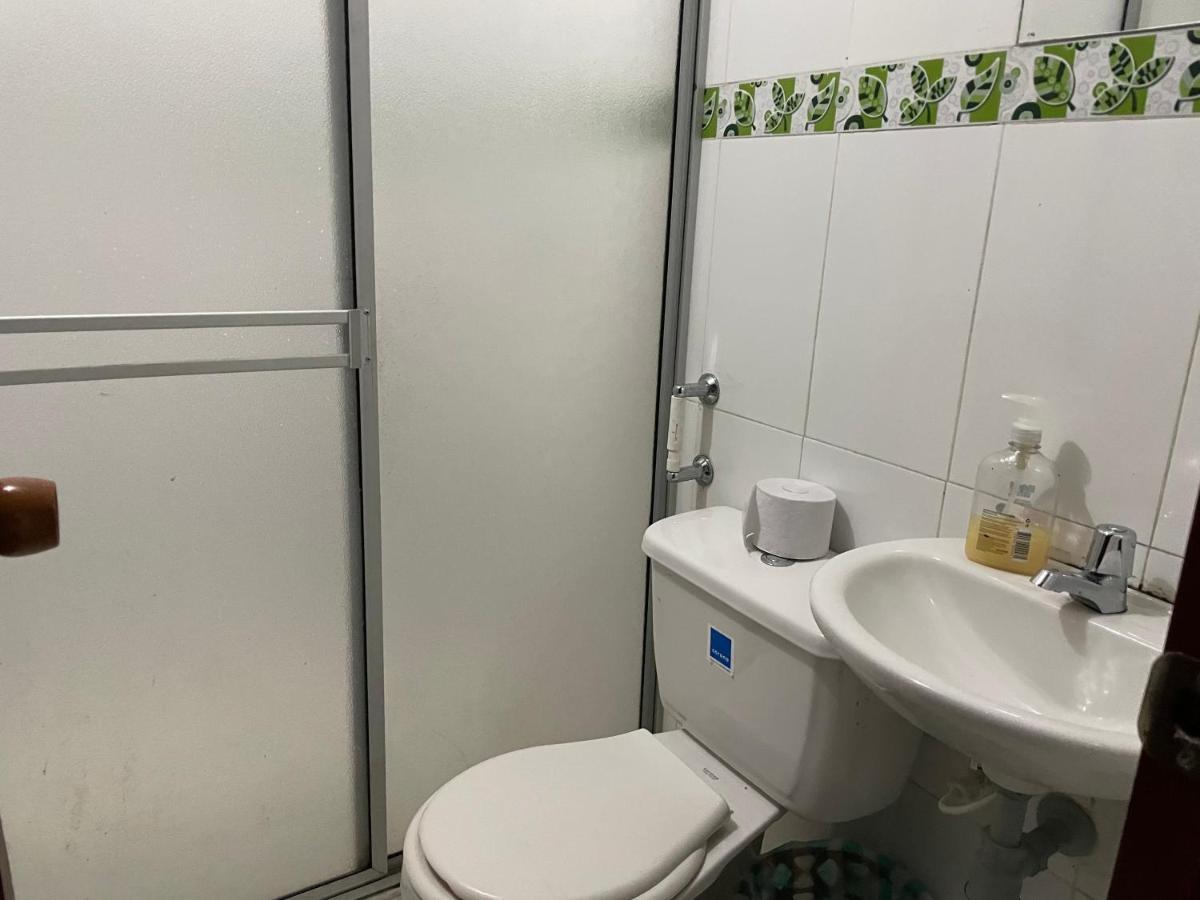 Apartamento Cerca A La Candelaria Y Hospitales Principales De Bogota Luaran gambar