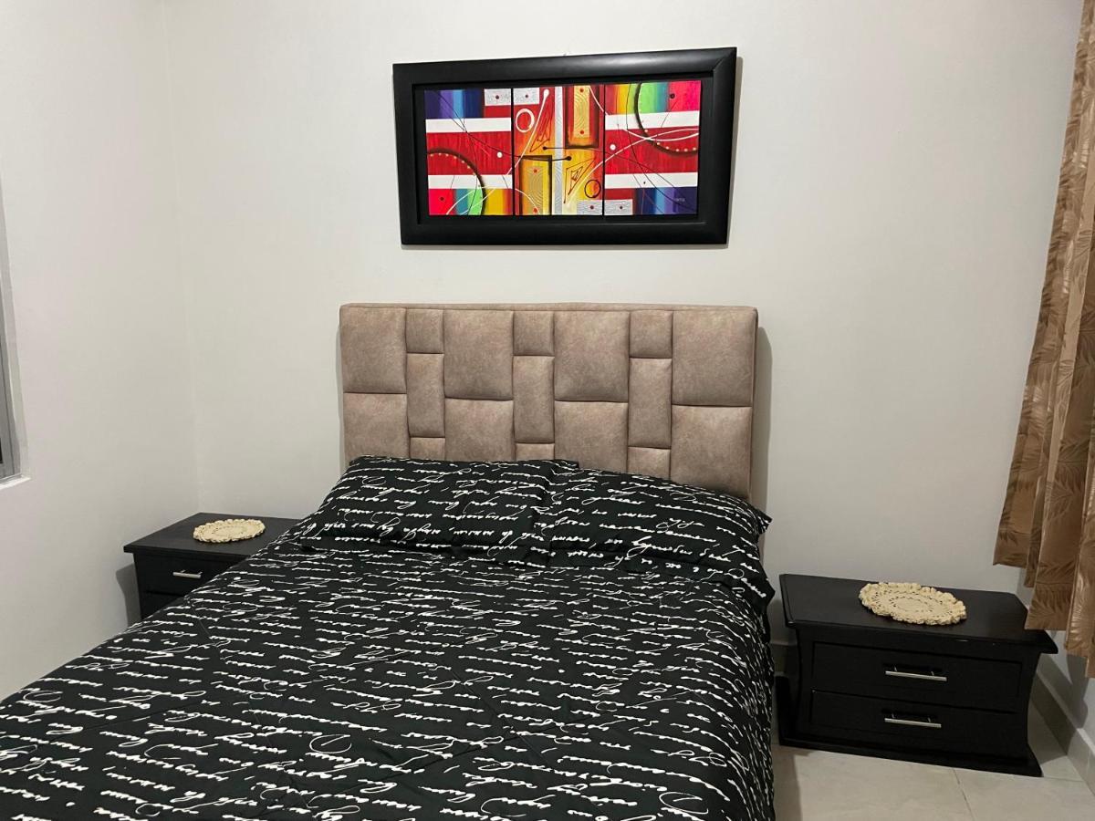 Apartamento Cerca A La Candelaria Y Hospitales Principales De Bogota Luaran gambar